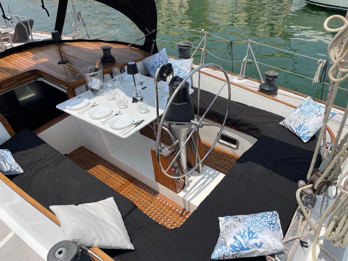 Sailboat B&B On Board Катания Экстерьер фото