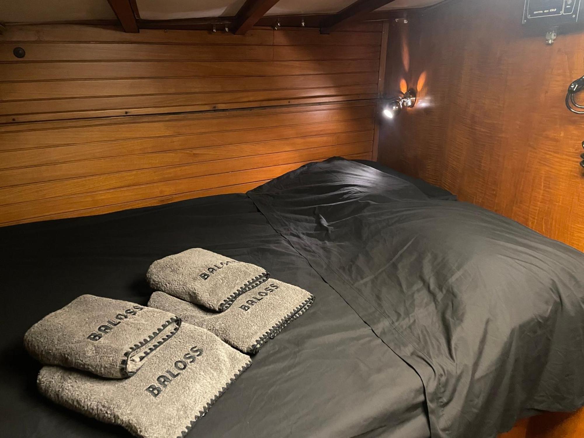 Sailboat B&B On Board Катания Экстерьер фото